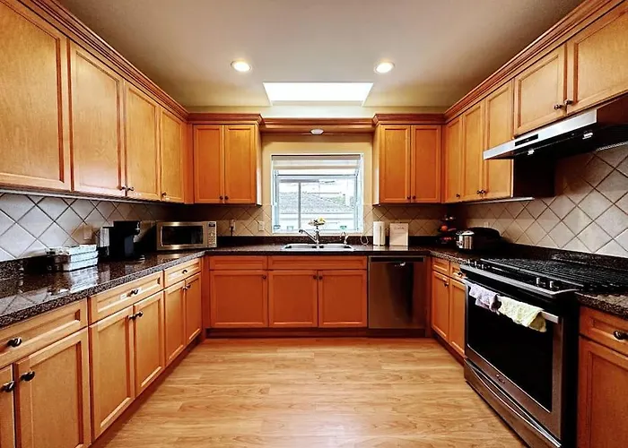 Super Cosy 8Bed & 6Bath In Vancouver Heart Near To Airport And Downtown